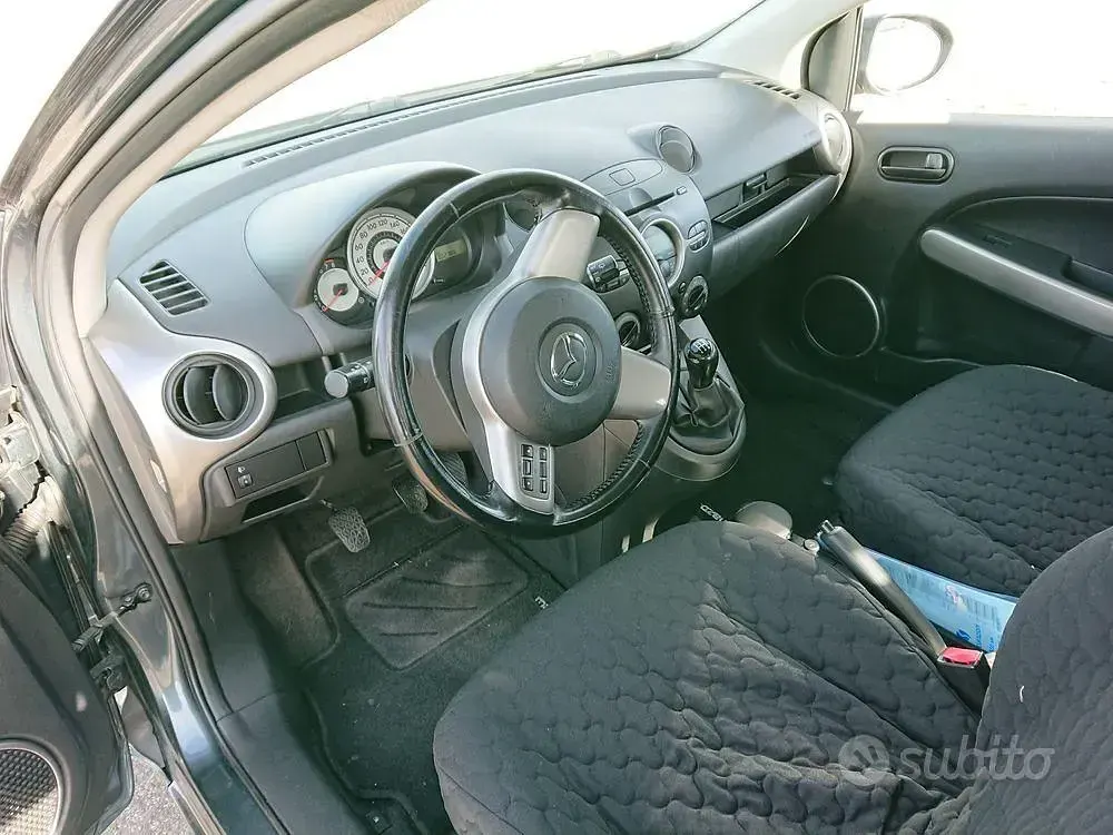 Usata Mazda 2 75 CV (55 kW) 2008 Grigio Utilitaria