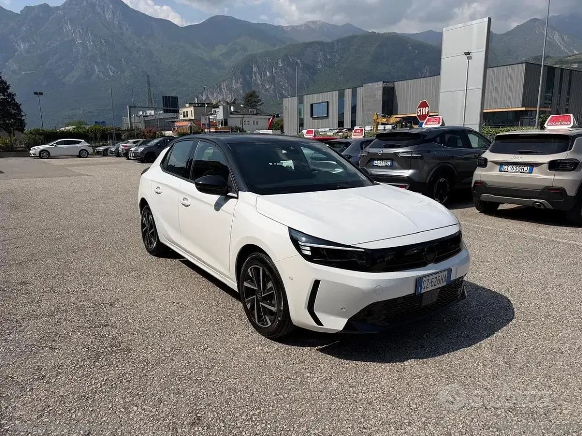 Usata Opel Corsa 101 CV (74 kW) 2025 Bianco Utilitaria
