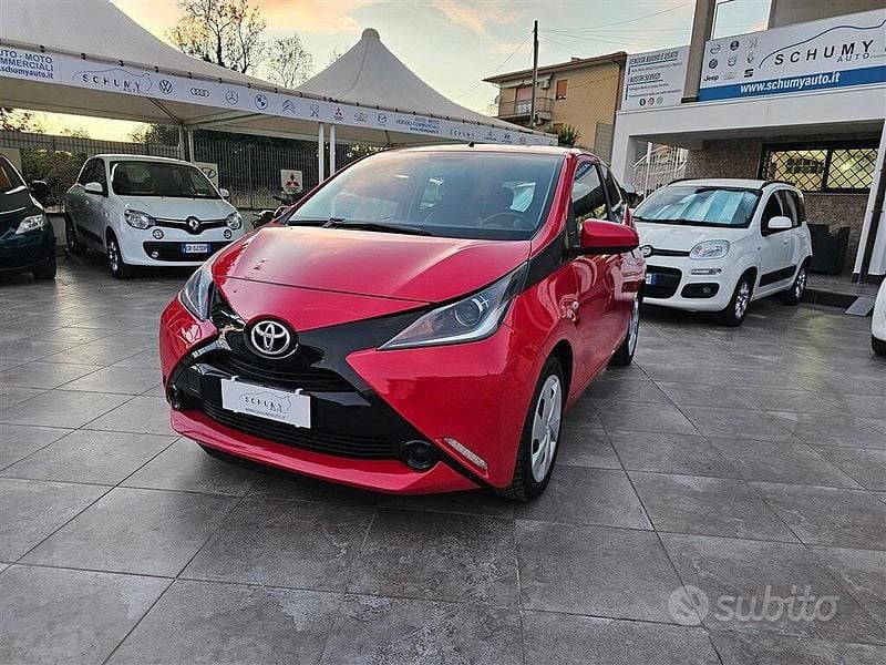 Rosso Usata 2016 Toyota Aygo Cool Due volumi | 8699 € (Buon prezzo) - Immagine 1/4