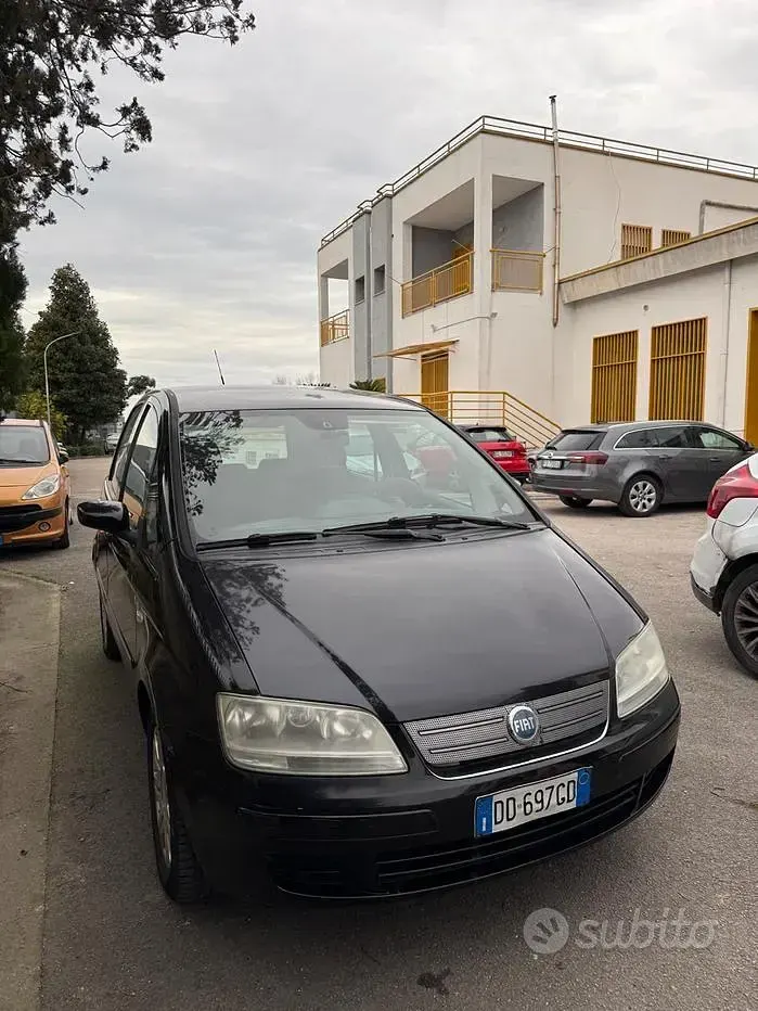 Käytetty Fiat Idea Dynamic 69 HP (50 kW) 2006 Musta Tila-auto