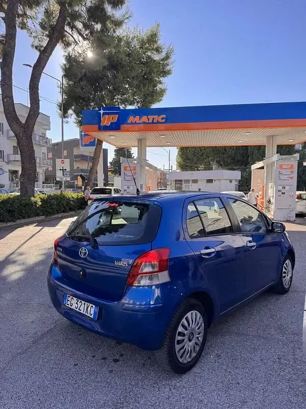 Usata Toyota Yaris 65 CV (47 kW) 2011 Utilitaria