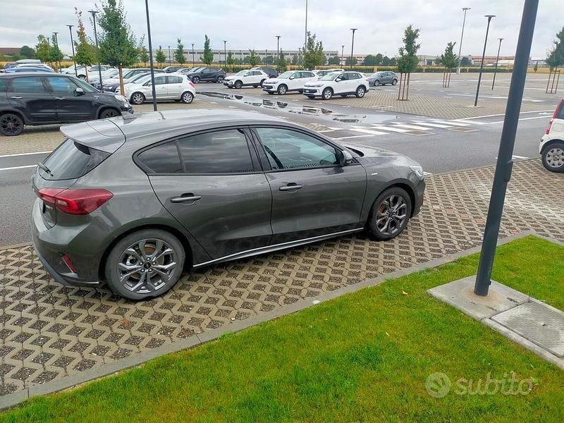 Usata Ford Focus ST-Line 125 CV (91 kW) 2023 Grigio Berlina