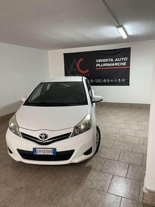 Other Usata 2012 Toyota Yaris Lounge Tre volumi | 4799 € (Buon prezzo) - Immagine 1/4