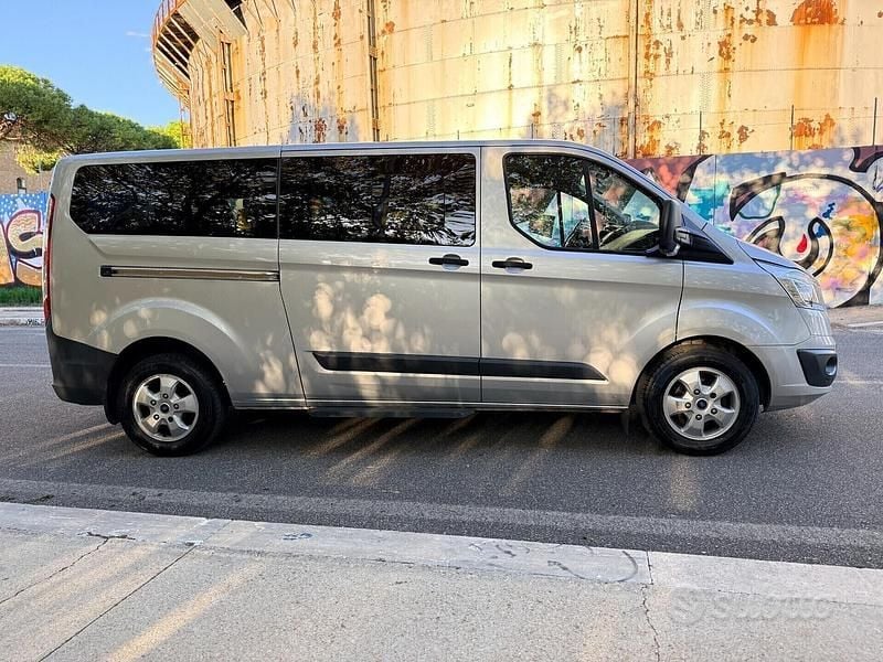 Usata Ford Tourneo 130 CV (95 kW) 2017 Nero Monovolume