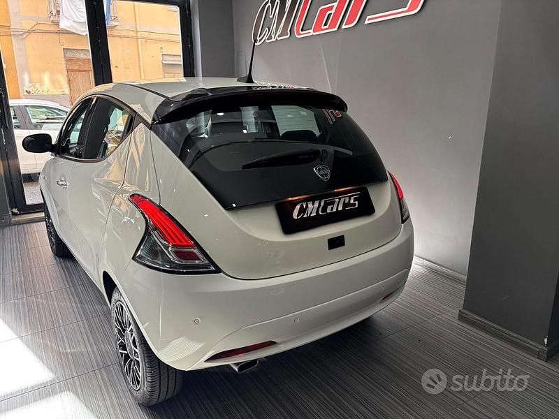 Usata Lancia Ypsilon 70 CV (51 kW) 2024 Bianco Utilitaria