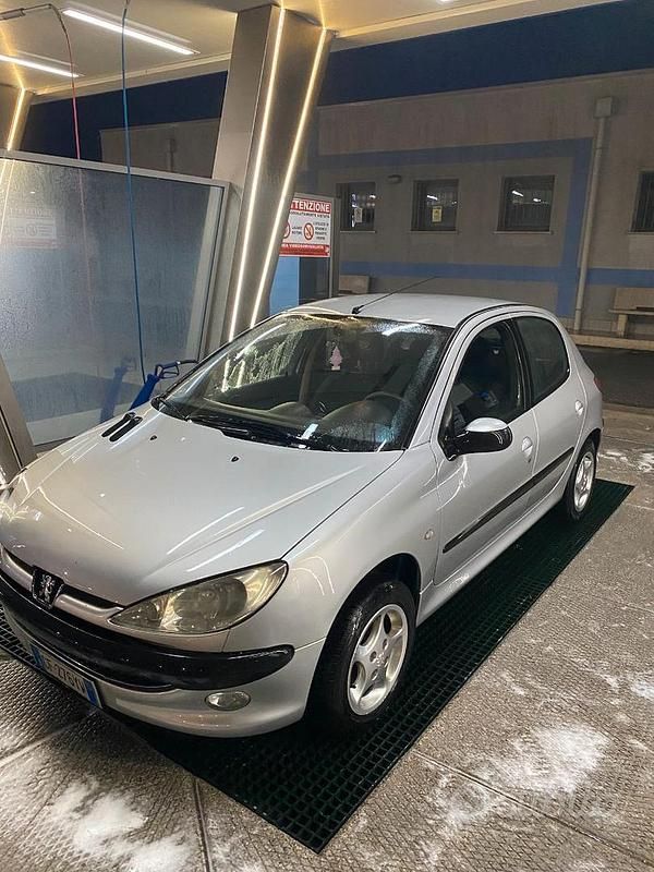 Usata Peugeot 206 68 CV (50 kW) 2003 Grigio Utilitaria