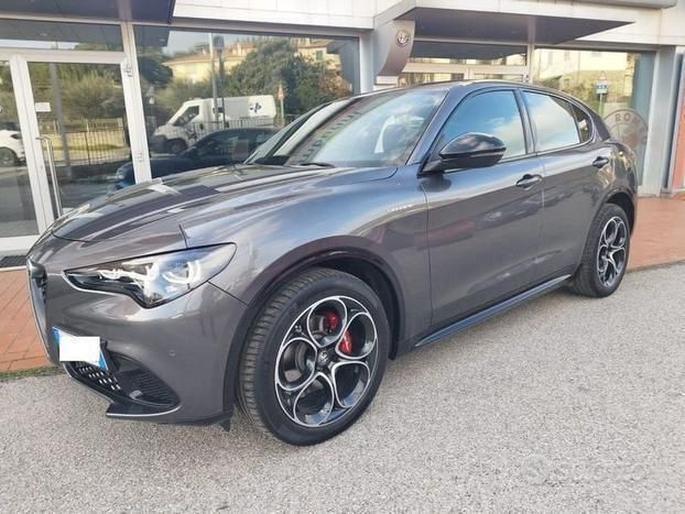 Usata Alfa Romeo Stelvio Veloce 210 CV (154 kW) 2023 Grigio scuro SUV