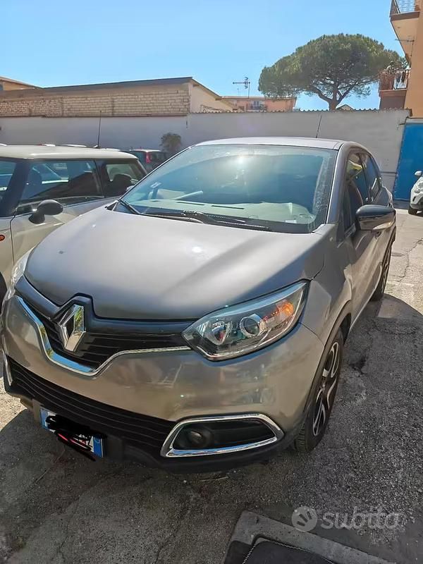 Usata Renault Captur 110 CV (80 kW) 2015 Grigio SUV