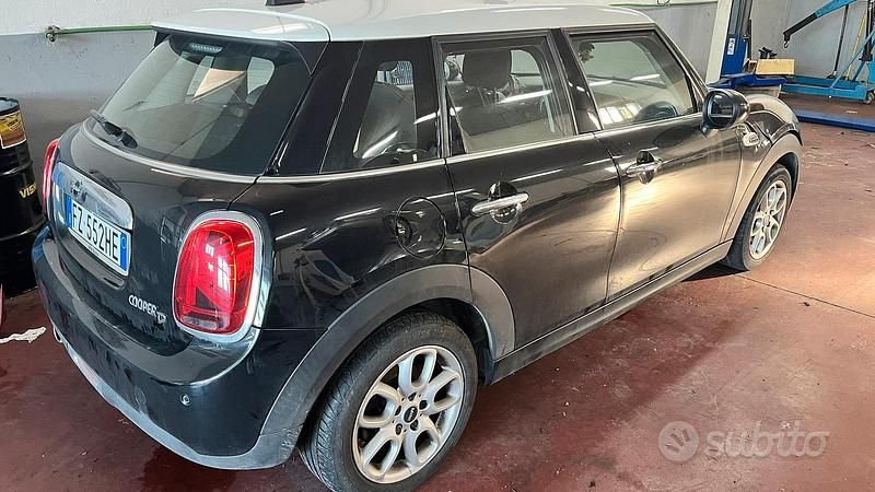 Usata Mini Cooper D 2019 Nero Utilitaria