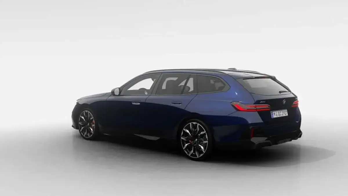 Nuova BMW 540 M Sport 303 CV (222 kW) 2026 Tanzanite blue metallizzato Station wagon