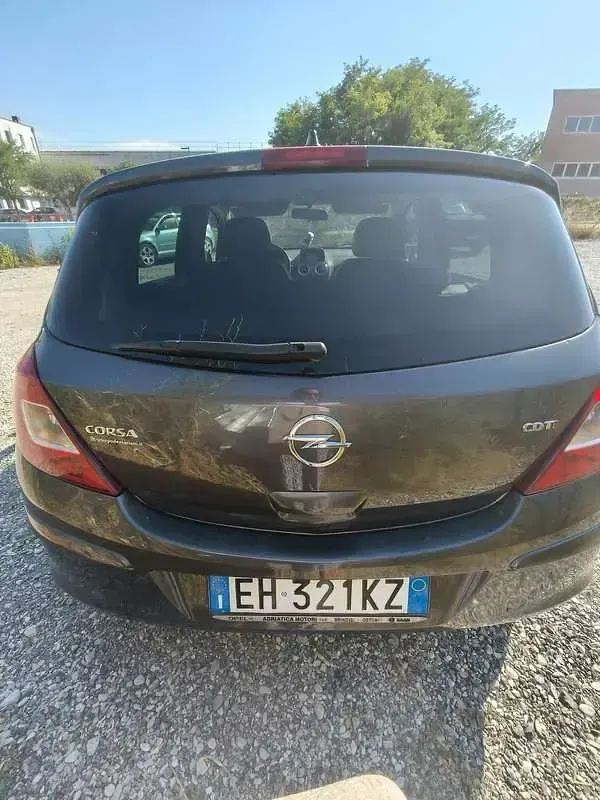 Usata Opel Corsa Cosmo 95 CV (69 kW) 2011 Grigio Utilitaria
