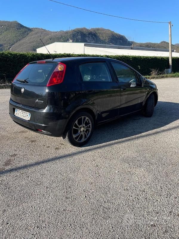 Usata Fiat Grande Punto Emotion 90 CV (66 kW) 2007 Nero Utilitaria