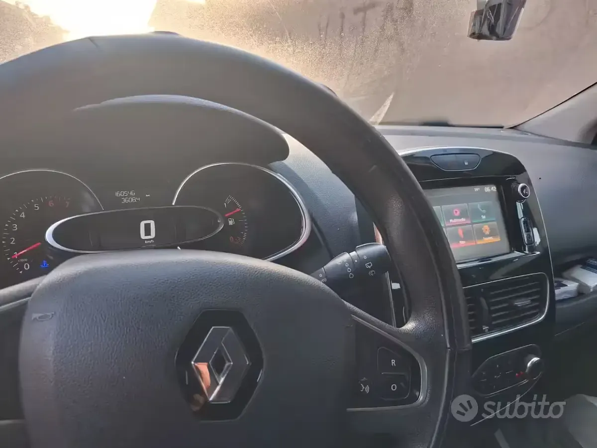 Second-hand Renault Clio IV 90 CP (66 kW) 2019 Negru Hatchback