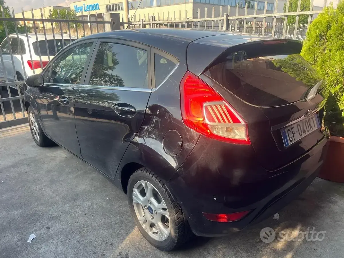 Usata Ford Fiesta Titanium 82 CV (60 kW) 2017 Nero Utilitaria