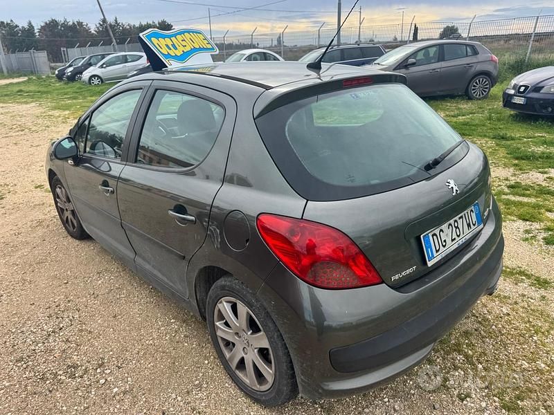 Gebraucht Peugeot 207 90 PS (66 kW) 2007 Grau Limousine