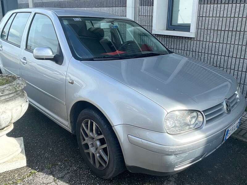 Usato 2002 VW Golf IV 1.6 Benzin 105 CV (2.000 €)