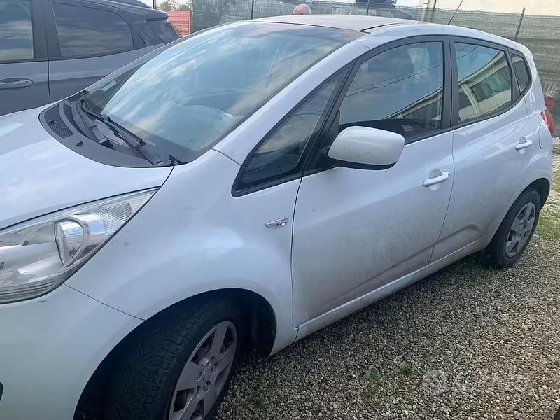 Usata Kia Venga 90 CV (66 kW) 2013 Bianco Utilitaria