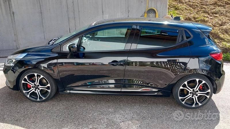Second-hand Renault Clio IV Trophy 220 CP (161 kW) 2016 Negru Berlinǎ