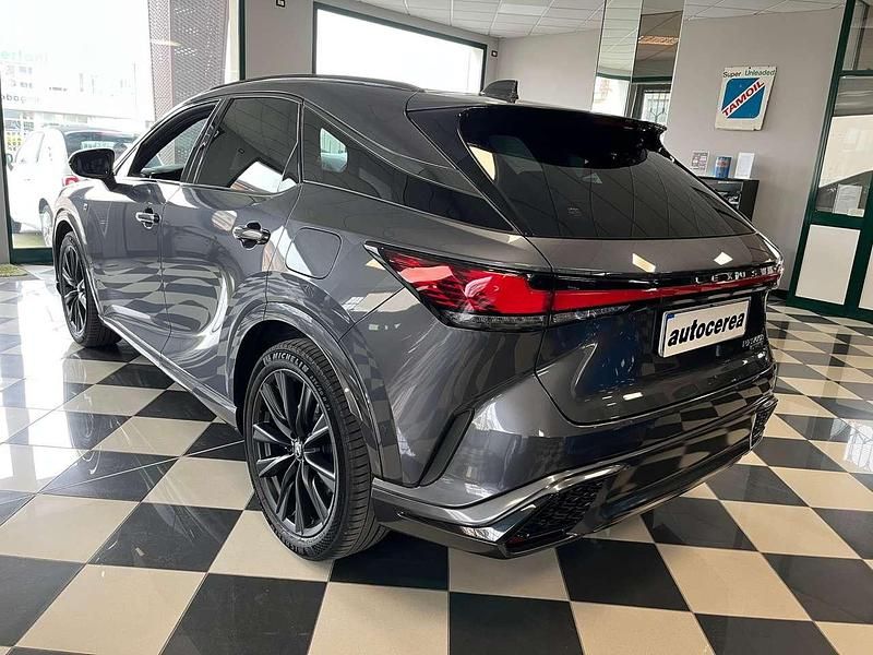 Usata Lexus RX500h 272 CV (200 kW) 2023 Grigio antracite met. SUV