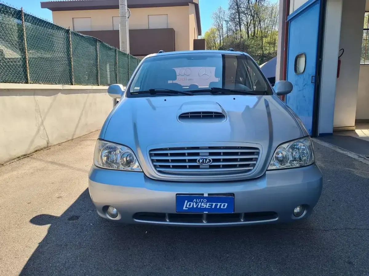 Usata Kia Carnival EX 144 CV (105 kW) 2002 Argento met. Monovolume