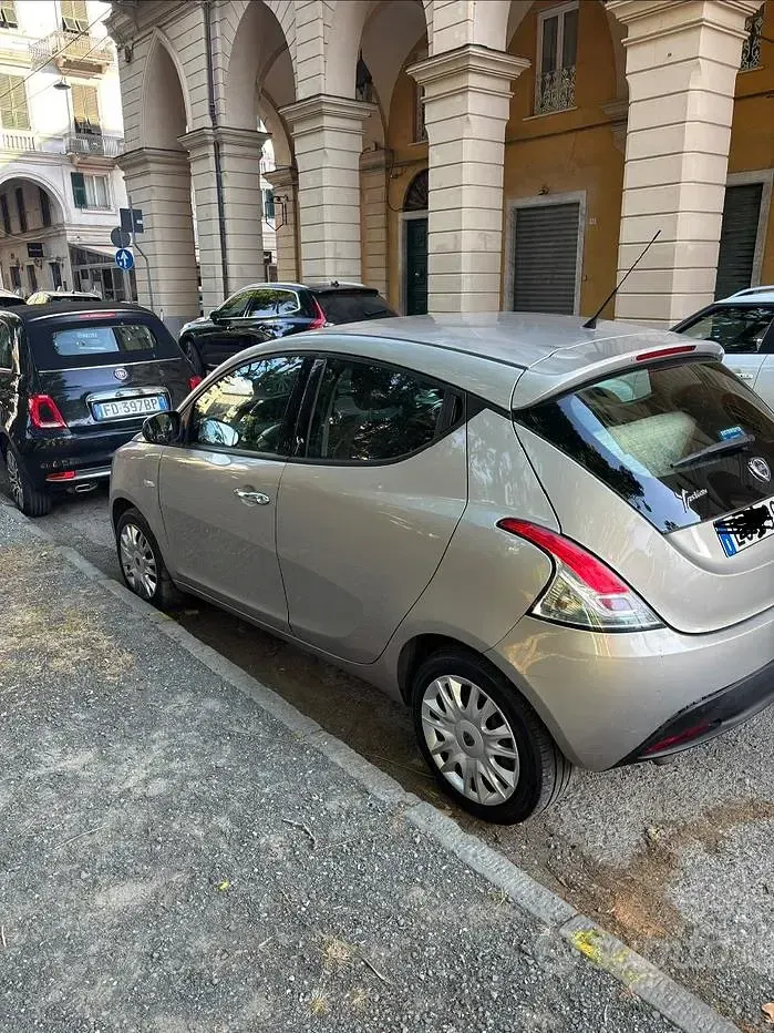 Usata Lancia Ypsilon 95 CV (69 kW) 2011 Utilitaria
