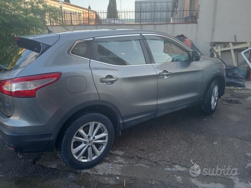 Grigio Usata 2016 Nissan Qashqai SUV | 10.800 € (Ottimo prezzo) - Immagine 1/4