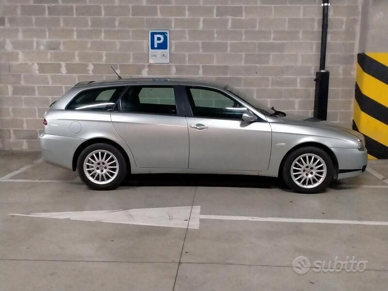 Usata Alfa Romeo 156 140 CV (102 kW) 2004 Grigio Station wagon