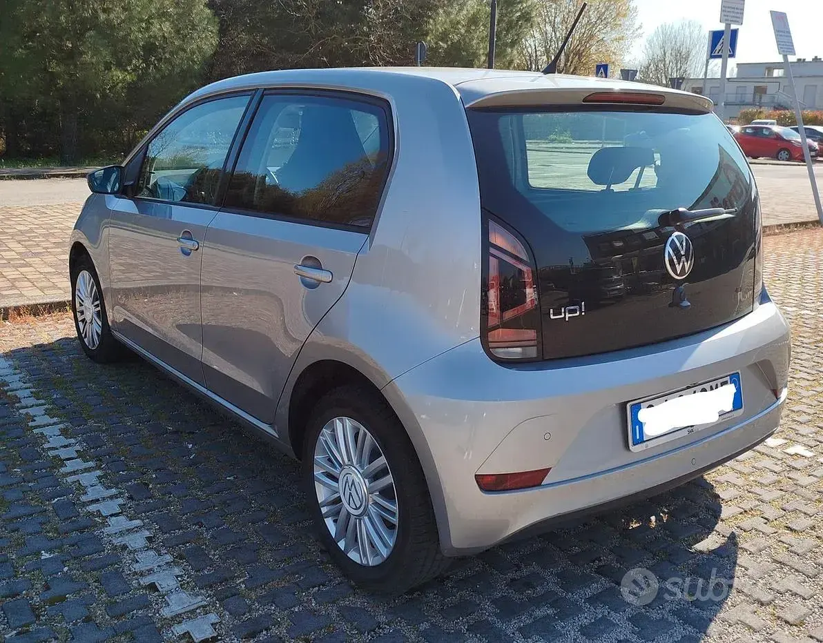 Begagnad VW up! 75 HK (55 kW) 2022 Grå Halvkombi