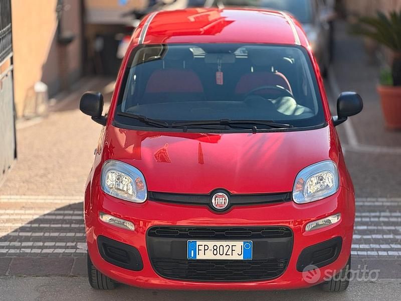 Usata Fiat Panda Lounge 69 CV (50 kW) 2018 Rosso Utilitaria