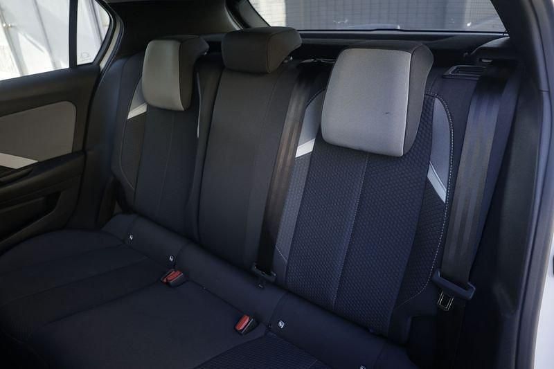 Usata Opel Astra Business 131 CV (96 kW) 2023 Bianco Utilitaria