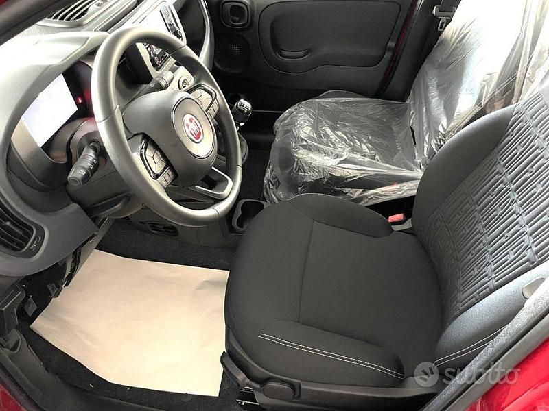 Nuova Fiat Panda 70 CV (51 kW) 2025 Rosso Berlina