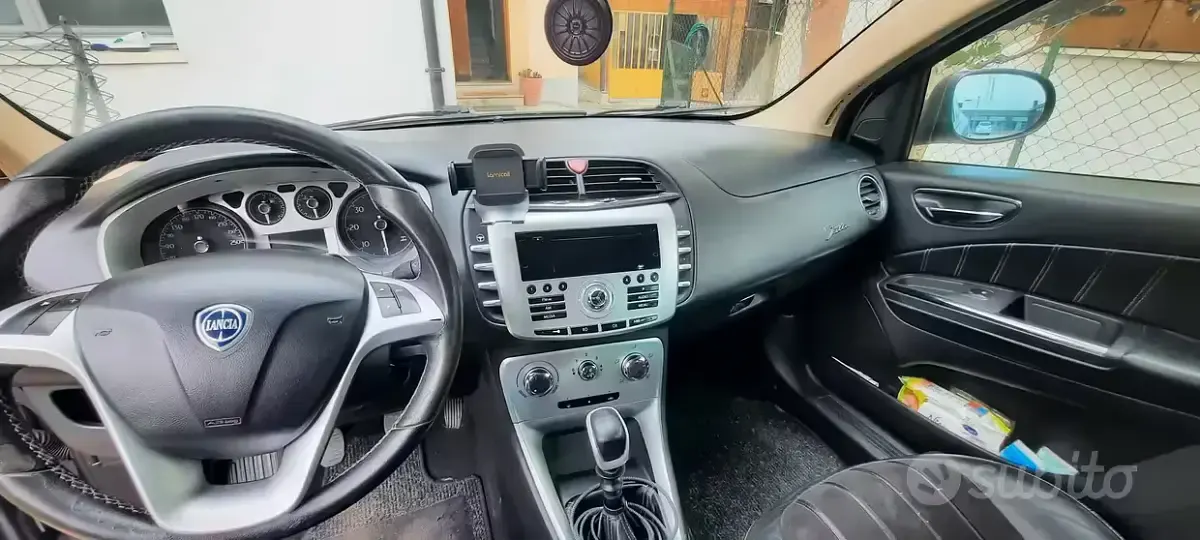 Begagnad Lancia Delta 120 HK (88 kW) 2008 Halvkombi