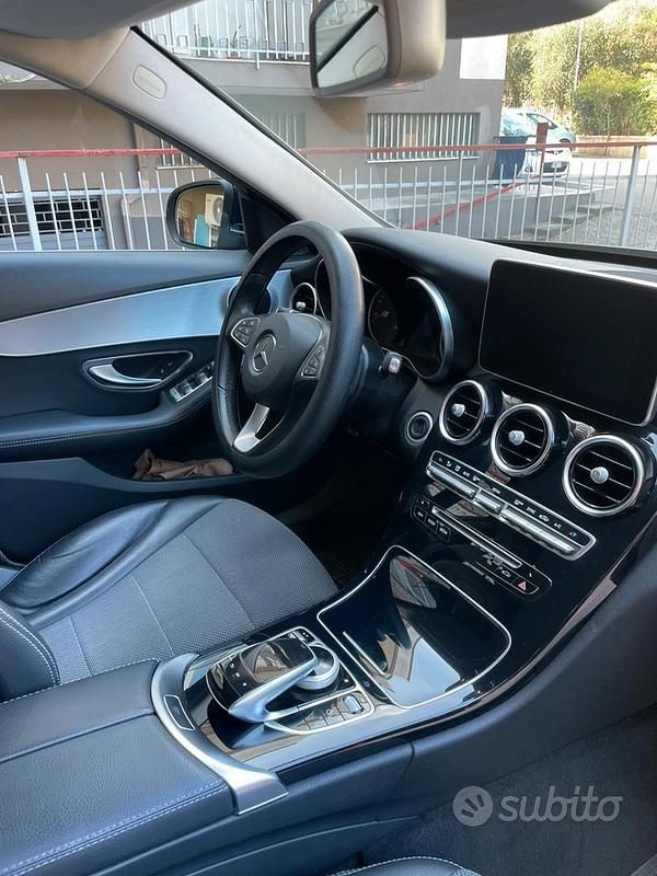 Usata Mercedes C220 170 CV (125 kW) 2017 Blu Berlina