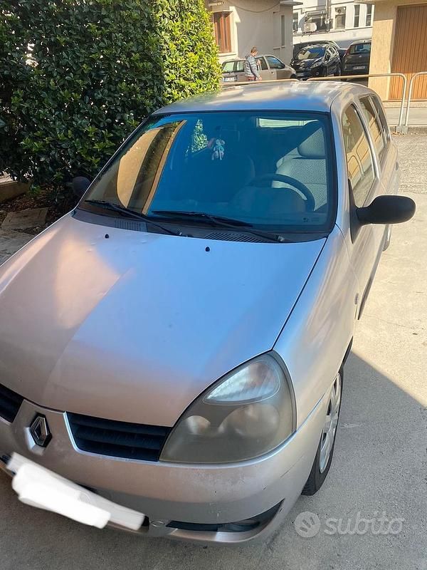 Usata 2007 Renault Clio II Tre volumi | 1100 € (Super prezzo) - Immagine 1/4