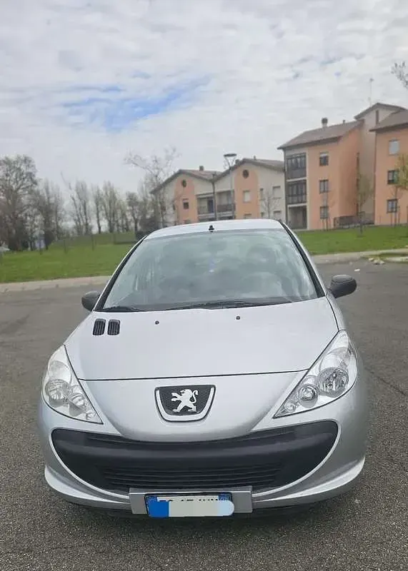 Usata Peugeot 206 60 CV (44 kW) 2011 Argento Berlina