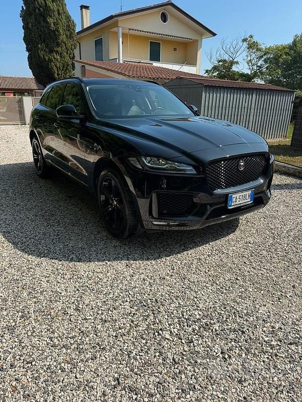 Usata Jaguar F-Pace Chequered Flag 180 CV (132 kW) 2020 Nero SUV