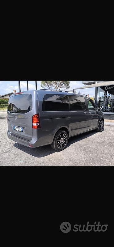 Usata Mercedes V220 Exclusive 163 CV (119 kW) 2023 Grigio Monovolume