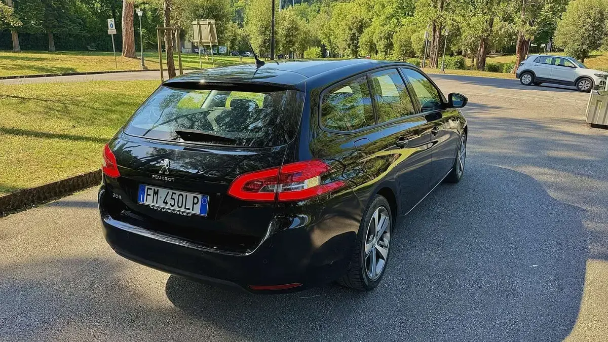 Usata Peugeot 308 SW Active 120 CV (88 kW) 2018 Station wagon