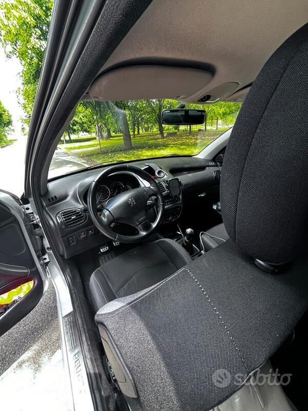 Usata Peugeot 206 109 CV (80 kW) 2006 Grigio Utilitaria