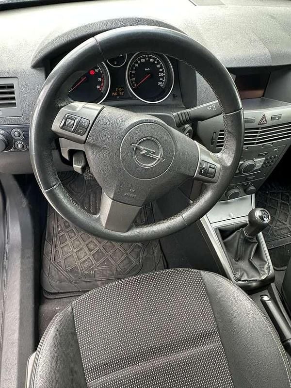 Usata Opel Astra Enjoy 105 CV (77 kW) 2006 Grigio Station wagon