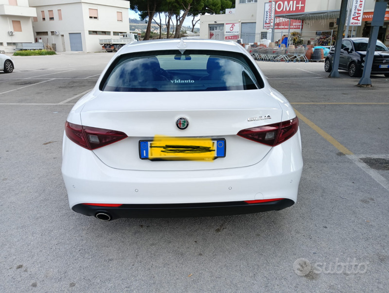 Usato 2017 Alfa Romeo Giulia Diesel 180 CV (18.500 €)