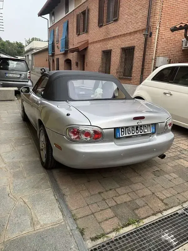 Usata Mazda MX5 110 CV (80 kW) 1999 Grigio Cabrio