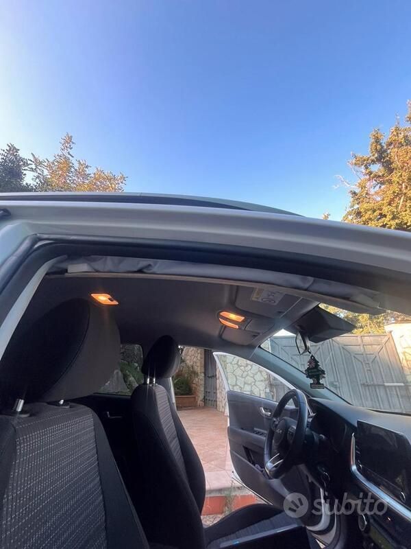 Usata Kia Stonic Style 84 CV (61 kW) 2023 Bianco SUV