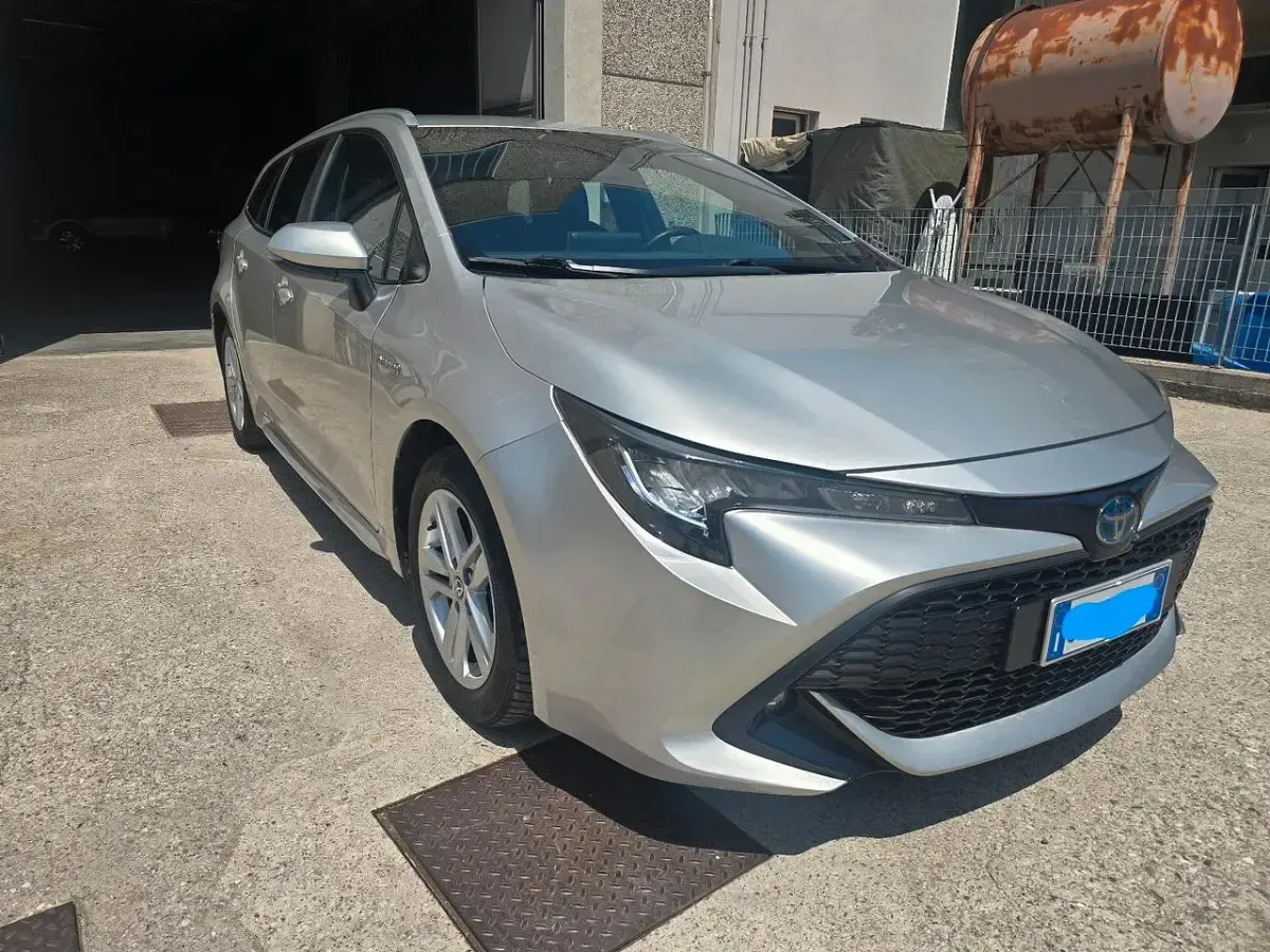 Usata Toyota Corolla Business Edition 97 CV (71 kW) 2021 Argento Station wagon