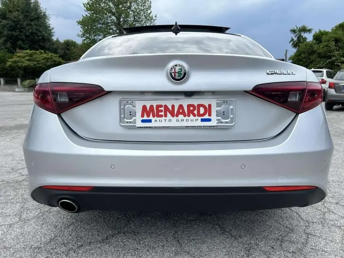 Usata Alfa Romeo Giulia Business 160 CV (117 kW) 2021 Argento Berlina