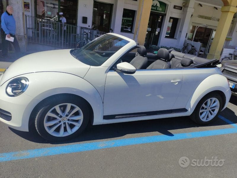 Usata VW Beetle Cabriolet Design 105 CV (77 kW) 2013 Bianco Cabrio