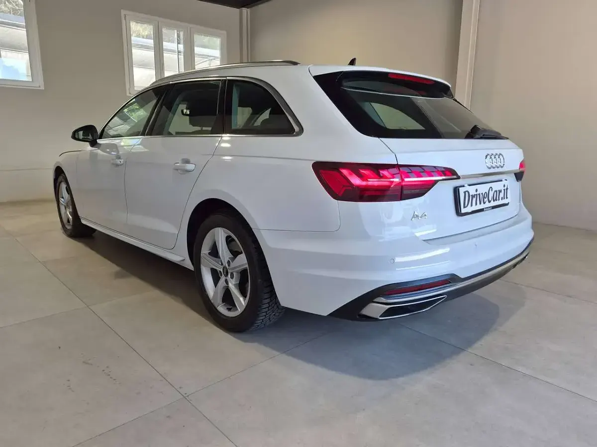 Usata Audi A4 Advanced Plus 163 CV (119 kW) 2024 Bianco ghiaccio met. Station wagon