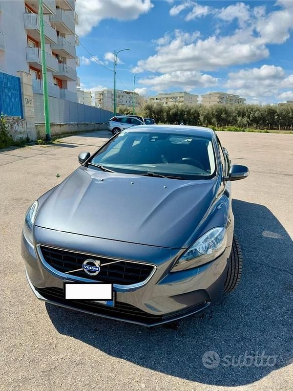 Usata Volvo V40 Kinetic 115 CV (84 kW) 2014 Grigio Berlina