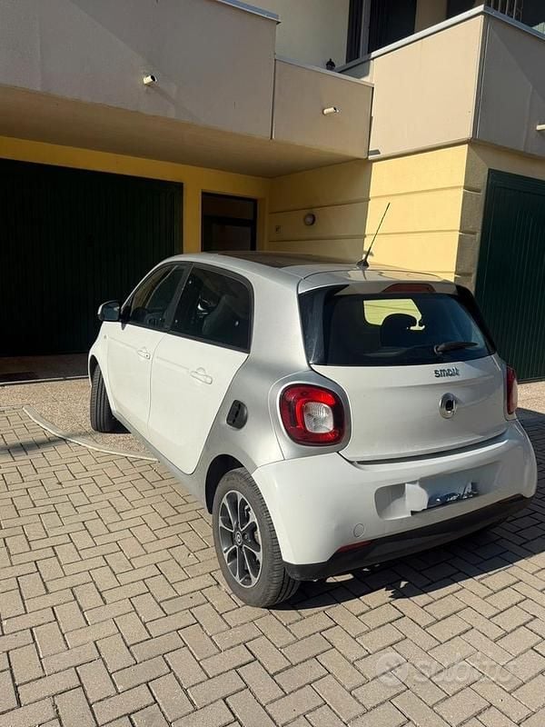 Usata Smart ForFour 75 CV (55 kW) 2016 Bianco Utilitaria