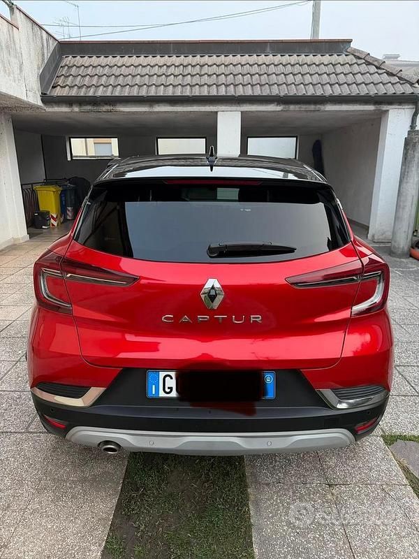 Usata Renault Captur 101 CV (74 kW) 2021 Rosso SUV